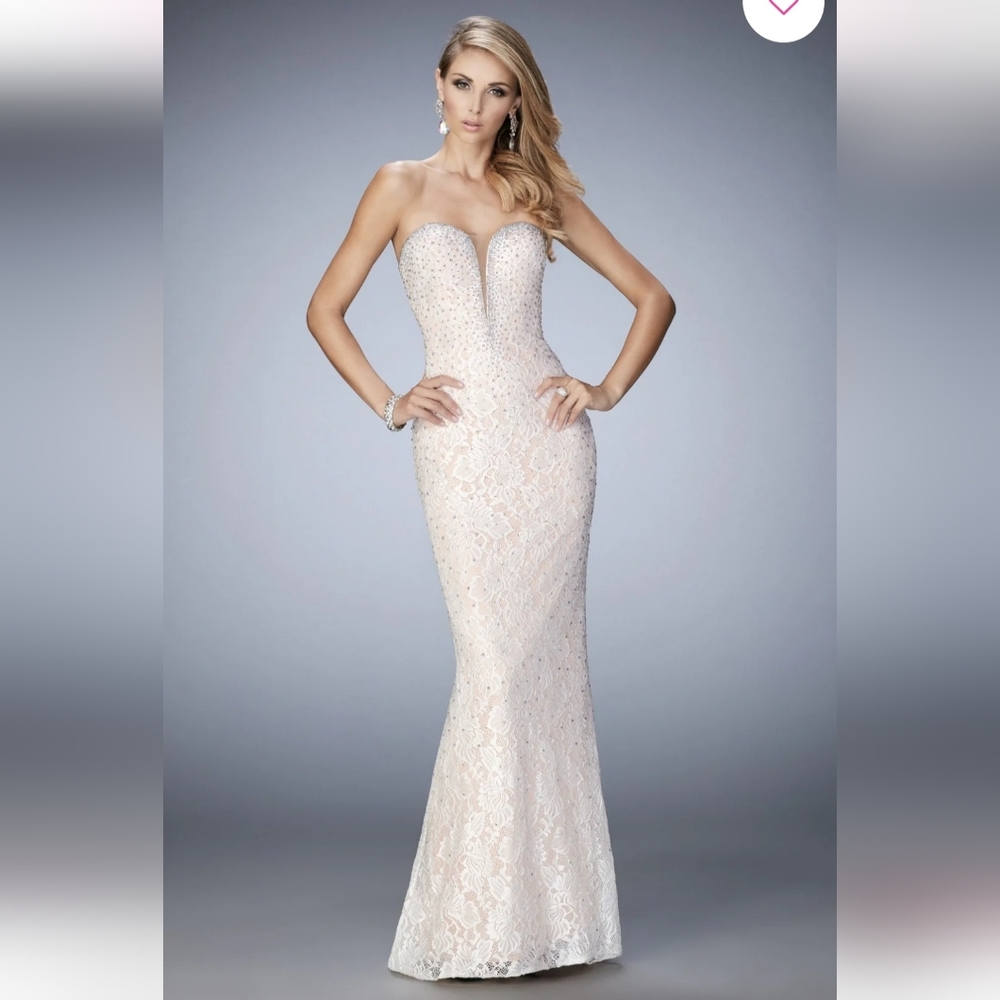 NWT Stunning Strapless La Femme gown with white lace overlay size 0